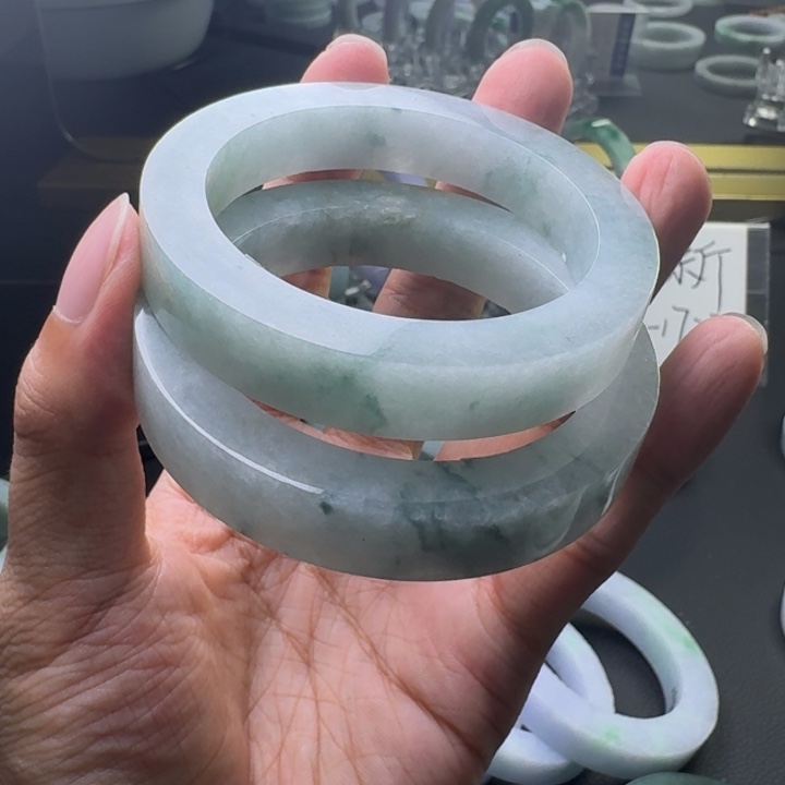 未镶嵌手镯定制翡翠多样性发一