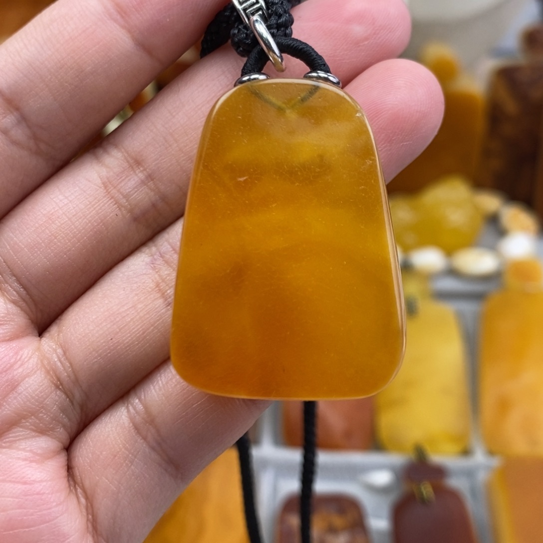 琥珀吊坠(赠链)未镶嵌
