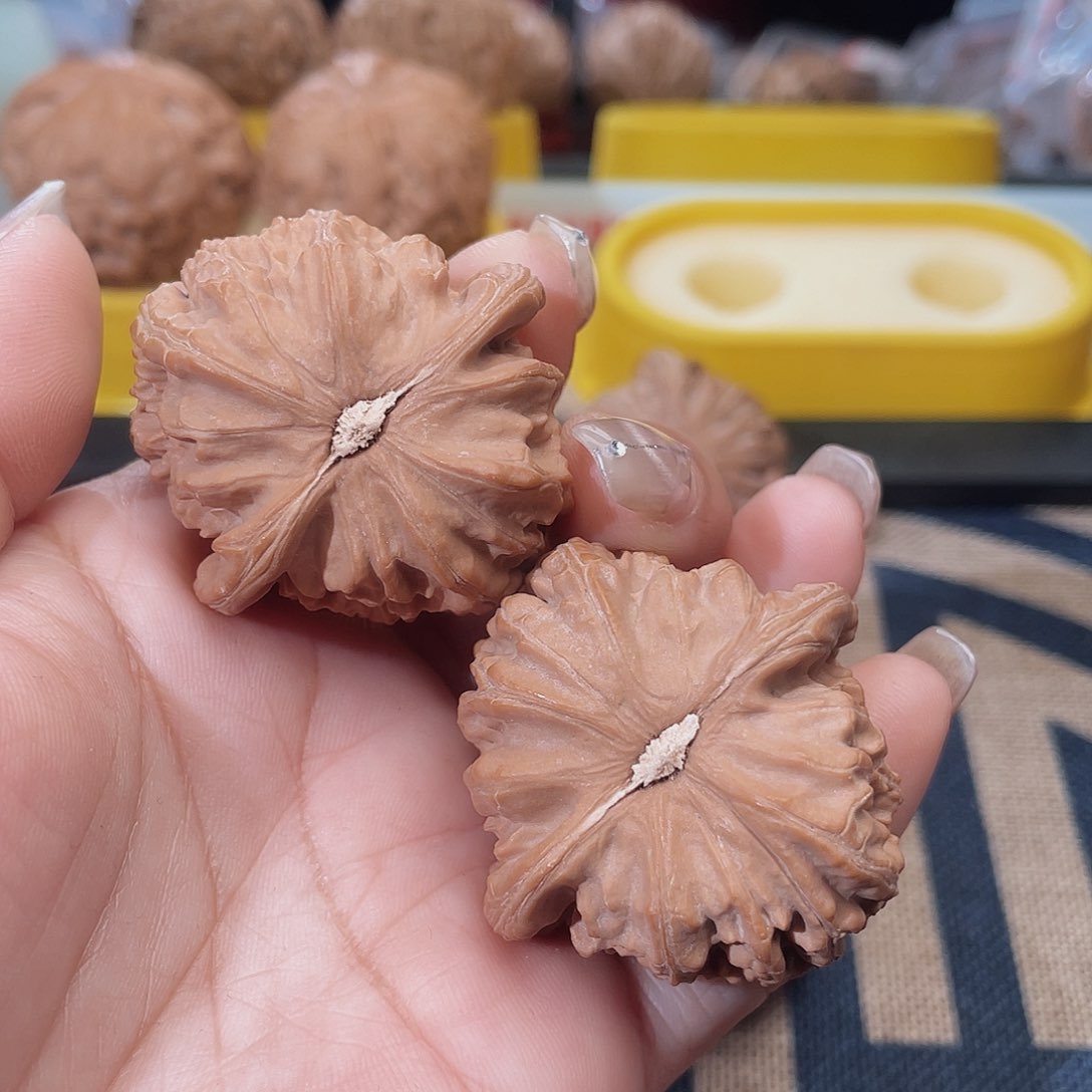 吊坠文玩核桃顔**志白狮子40尺13号