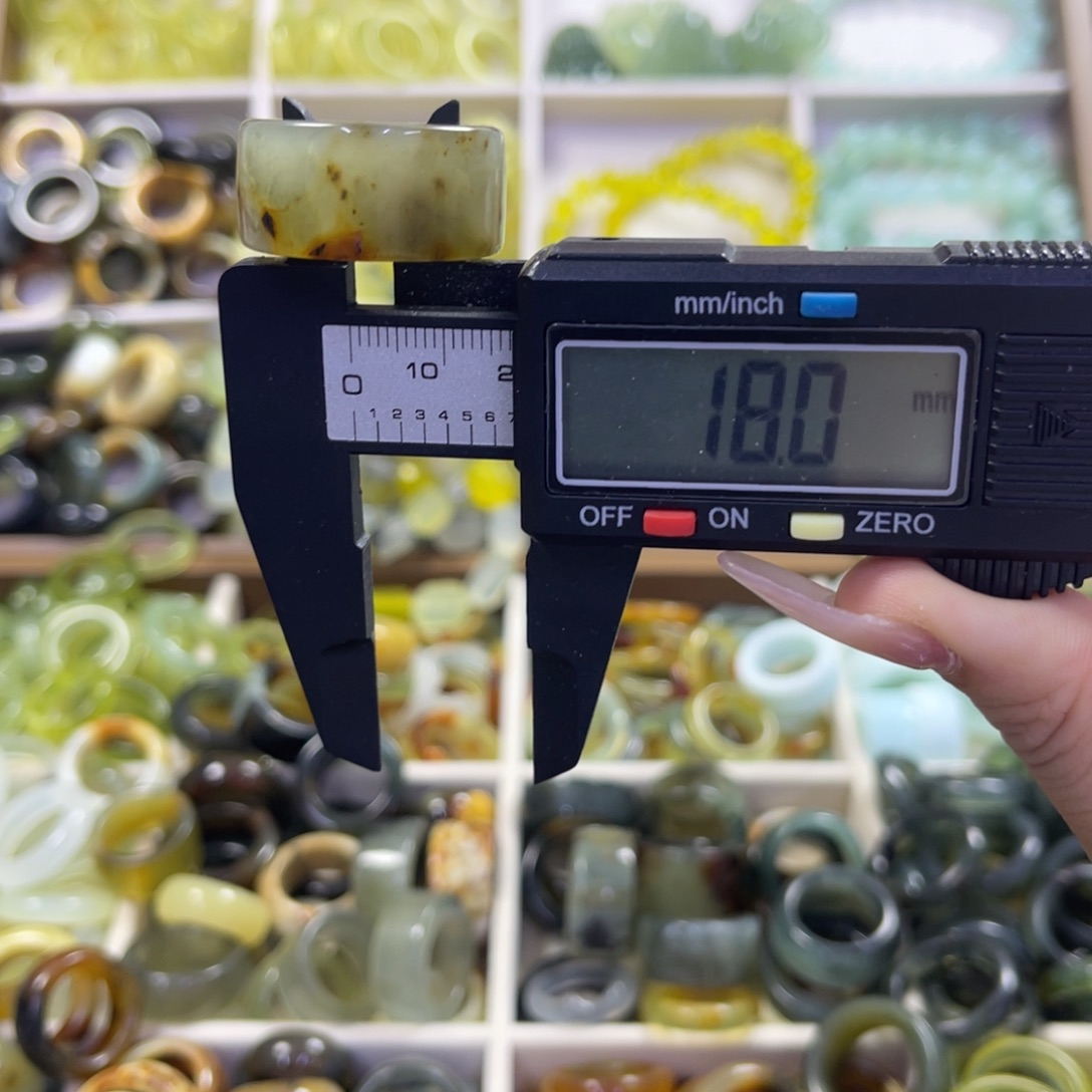 蛇纹石玉未镶嵌手镯11