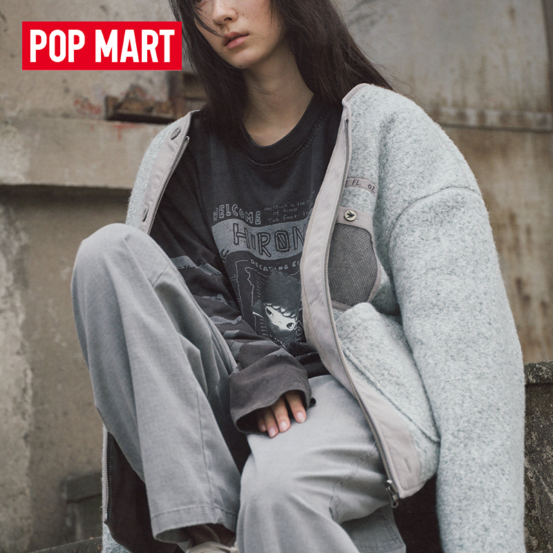 泡泡玛特Hirono Living Wild-诗句羊羔绒外套冰蓝色/白色