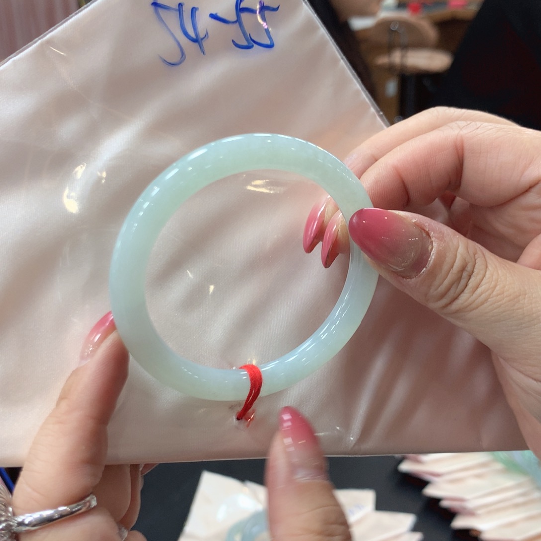 翡翠未镶嵌手镯48小时鉴赏