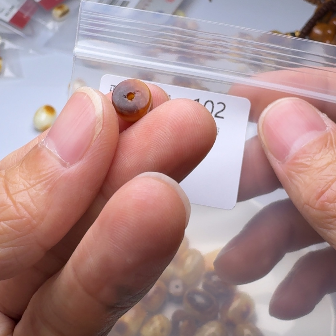 琥珀未镶嵌裸石琥珀