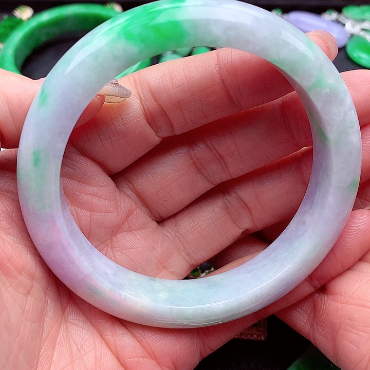 翡翠手镯未镶嵌翡翠