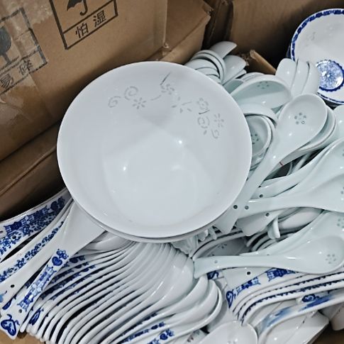 瓷玲珑咖啡杯一个:6寸面碗白的2个微瑕疵