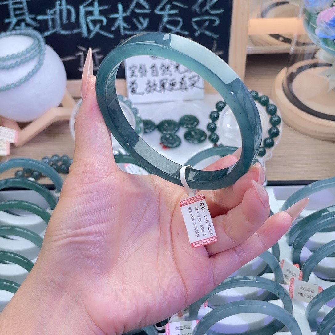 尼***）未镶嵌手镯翡翠70-71圈