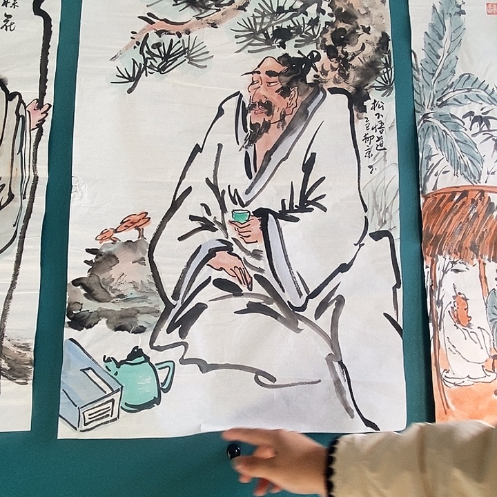 国画四尺三开手绘人物