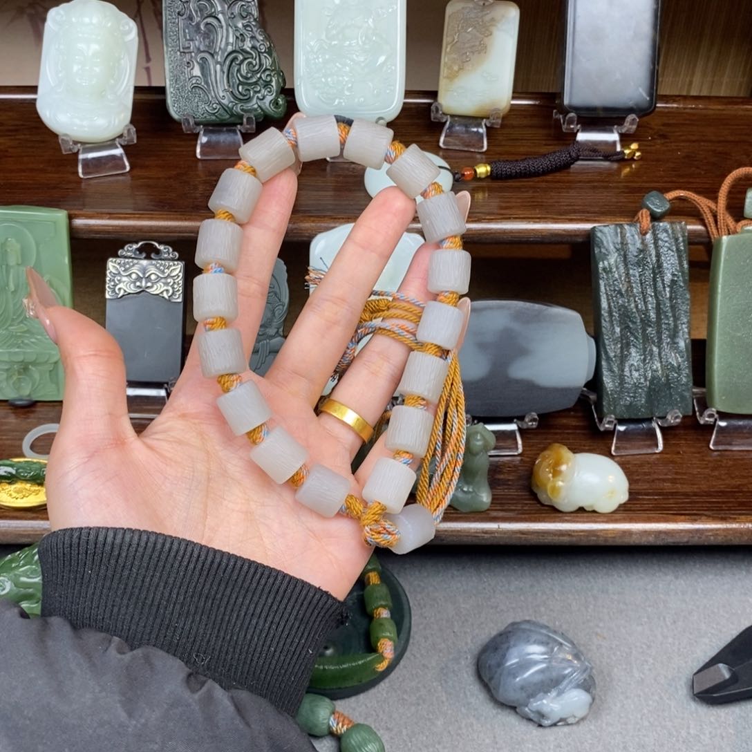 和田玉颈饰未镶嵌边****6