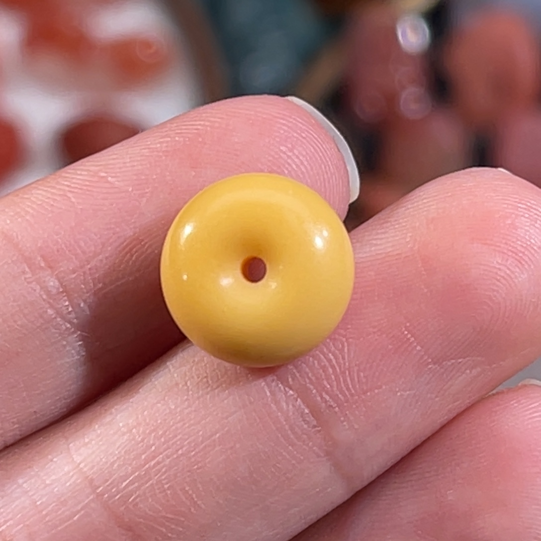 石英质玉（黄龙玉）未镶嵌缅黄11.3x5.8mm不退换