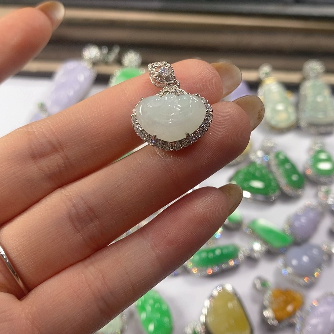 翡翠颈饰银S925镶嵌天然翡翠