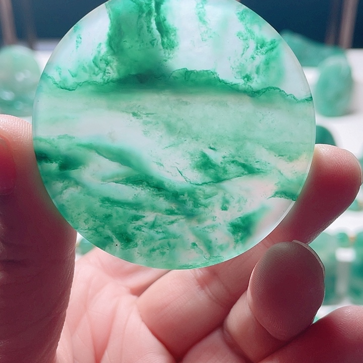 林***4石英质玉未镶嵌颈饰