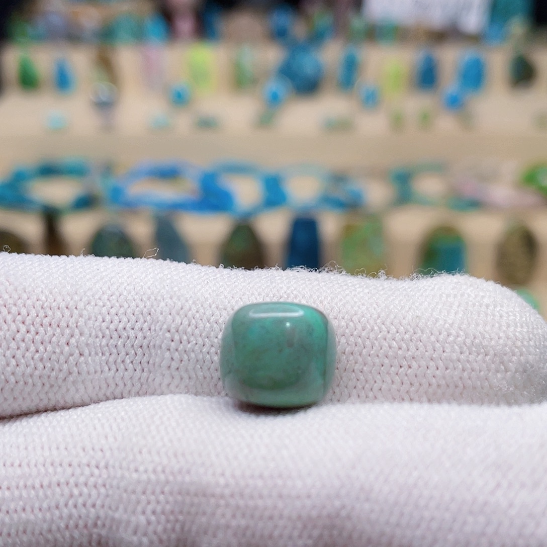 绿松石未镶嵌颈饰