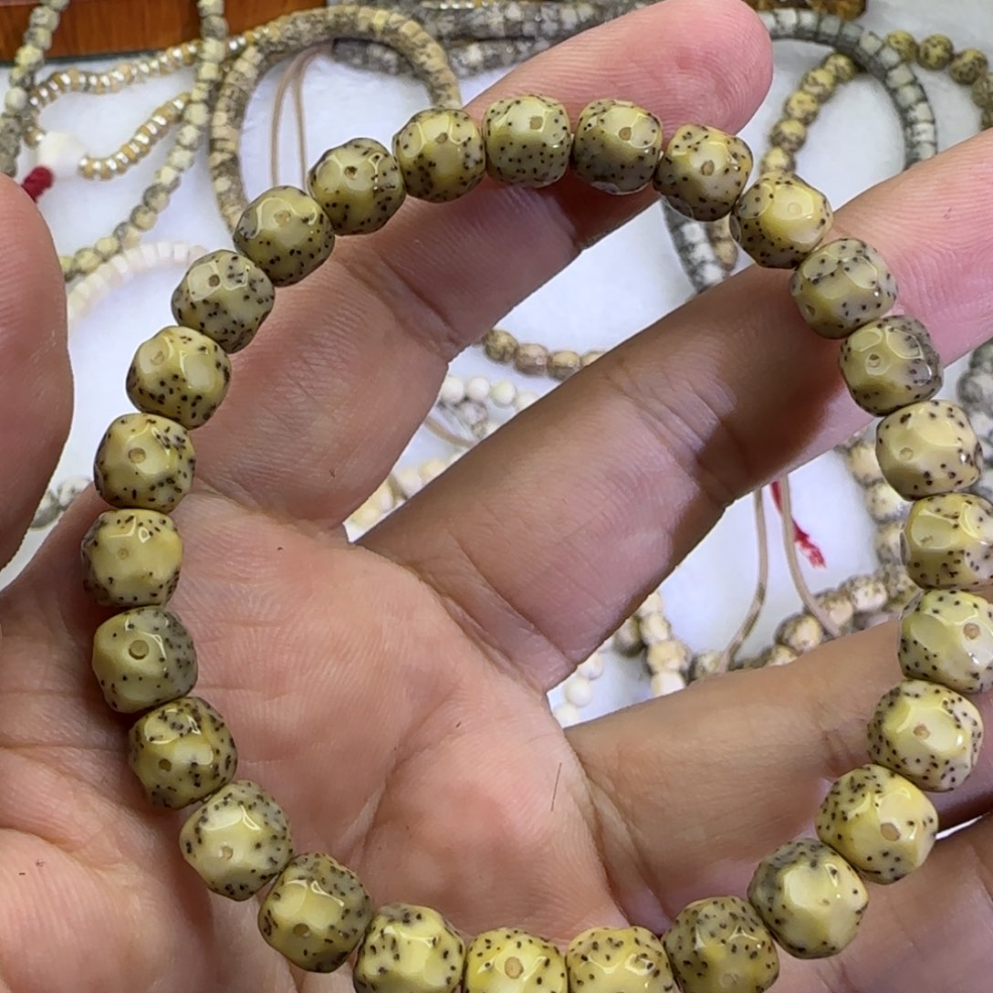 星月菩提吊坠8改手工无相鸡油黄糯冰底