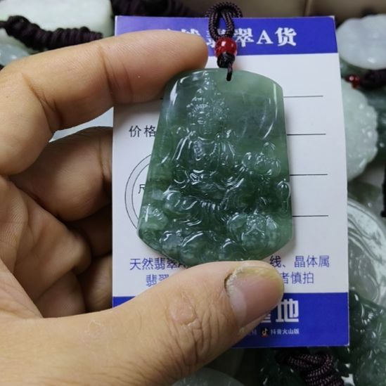 翡翠未镶嵌颈饰挂件