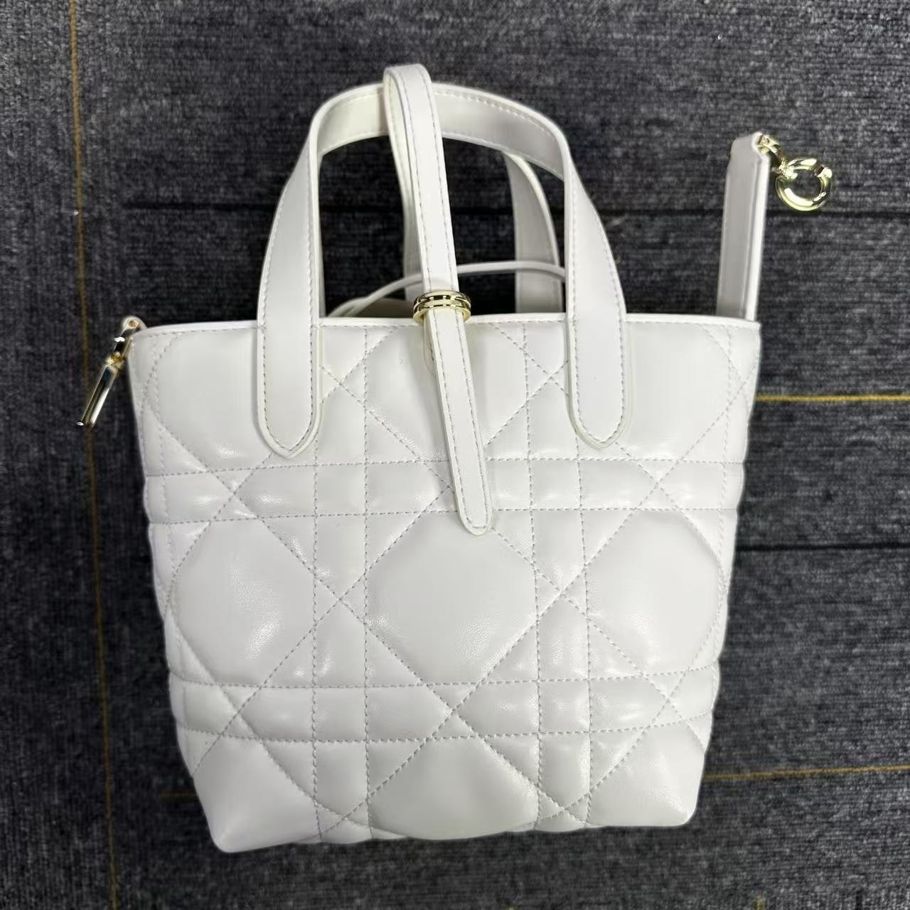 2025新款真皮女包小藤格白色