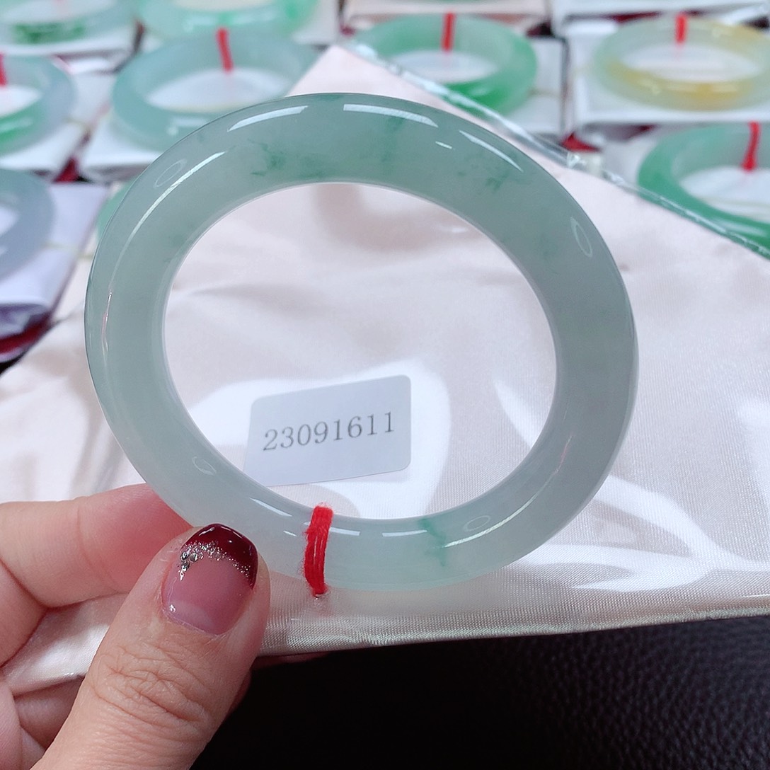 翡翠手镯（圆镯）未镶嵌