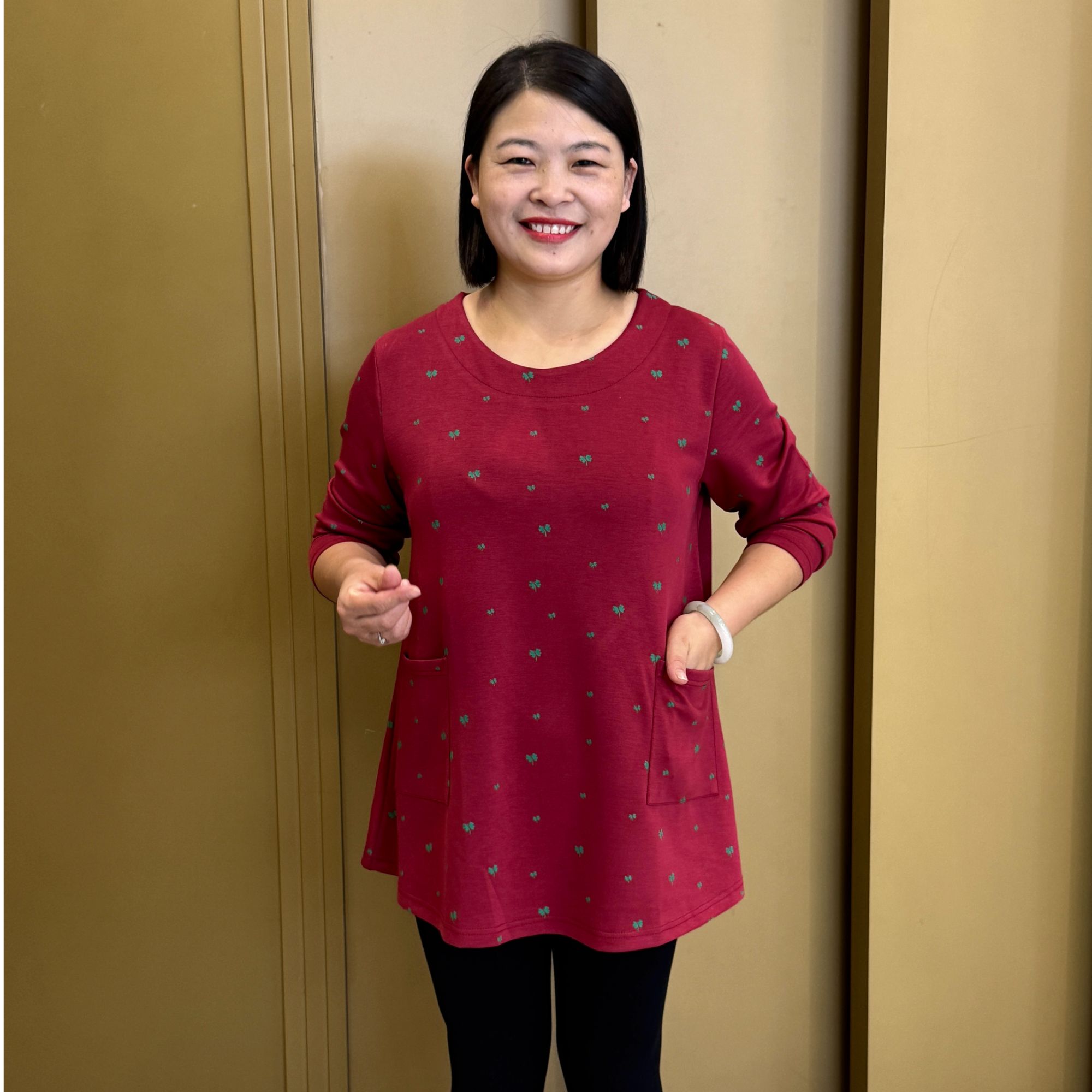 宽松型常规圆领口袋中老年女装打底衫显瘦宽松百搭