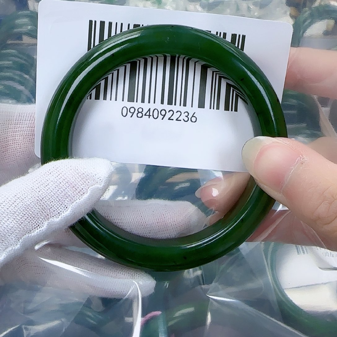 和田玉（碧玉）手镯未镶嵌5859包容