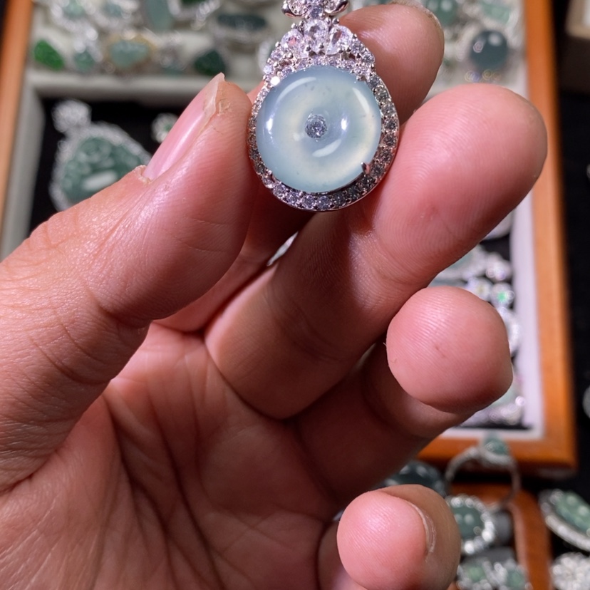 【闪购商品】翡翠颈饰未镶嵌天然