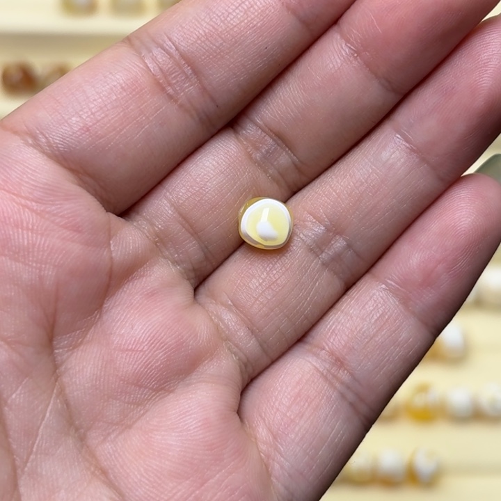 未镶嵌琥珀裸石7加老型