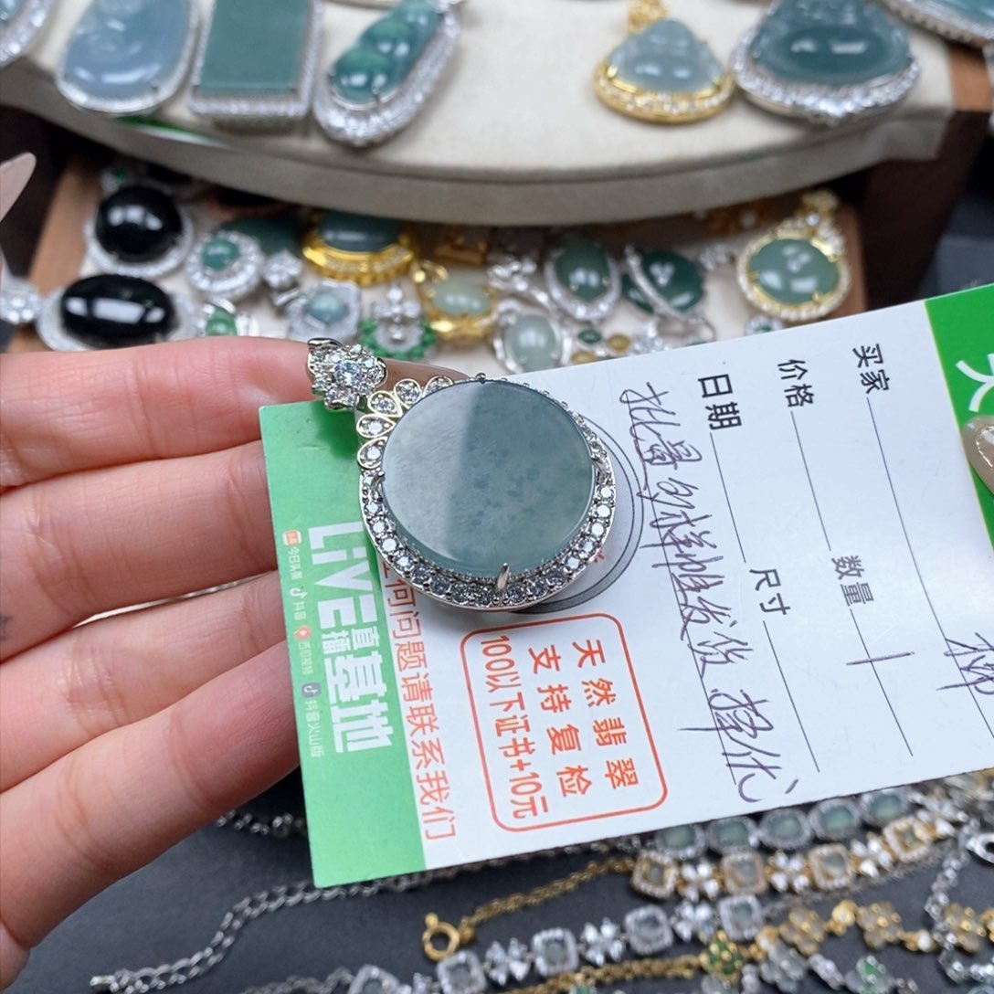 翡翠颈饰未镶嵌翡翠