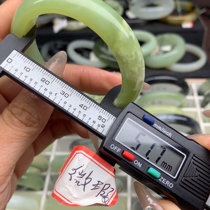 蛇纹石玉未镶嵌手镯756