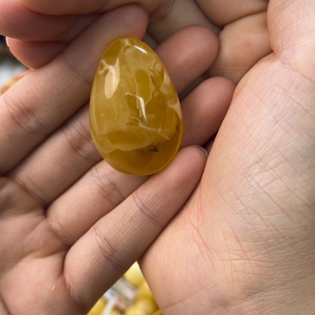 未镶嵌琥珀珠宝奇石