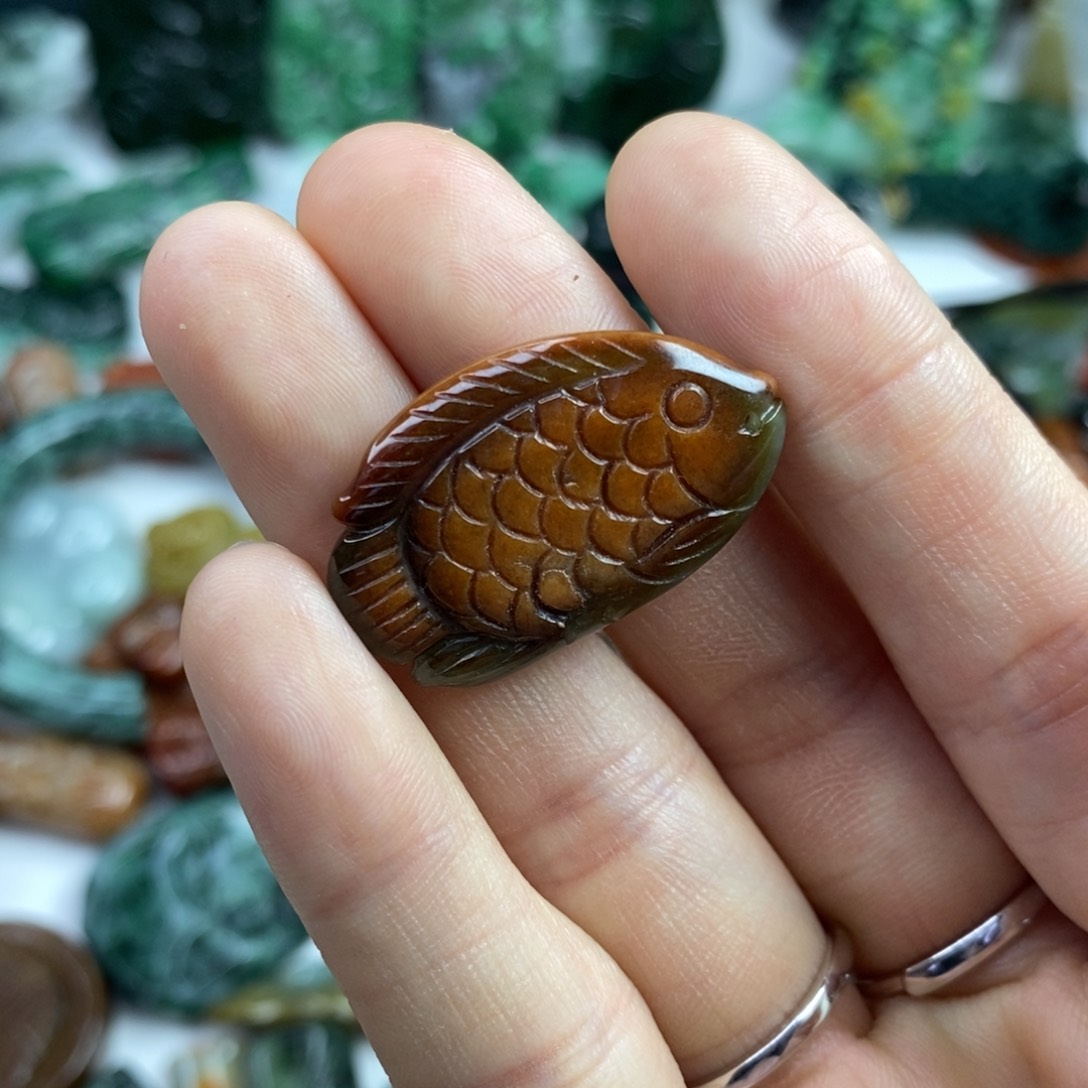 翡翠颈饰未镶嵌沾**枣