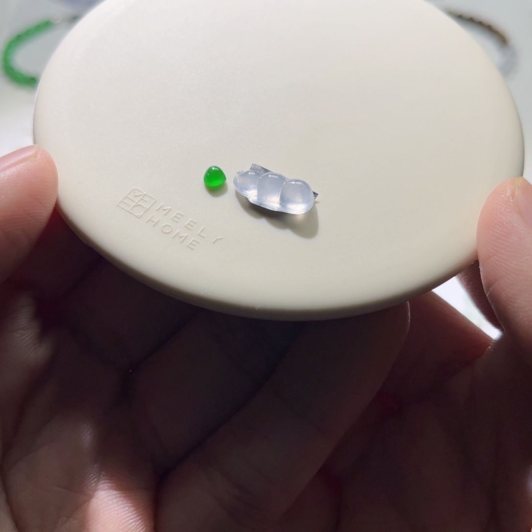 散珠翡翠裸石2颗