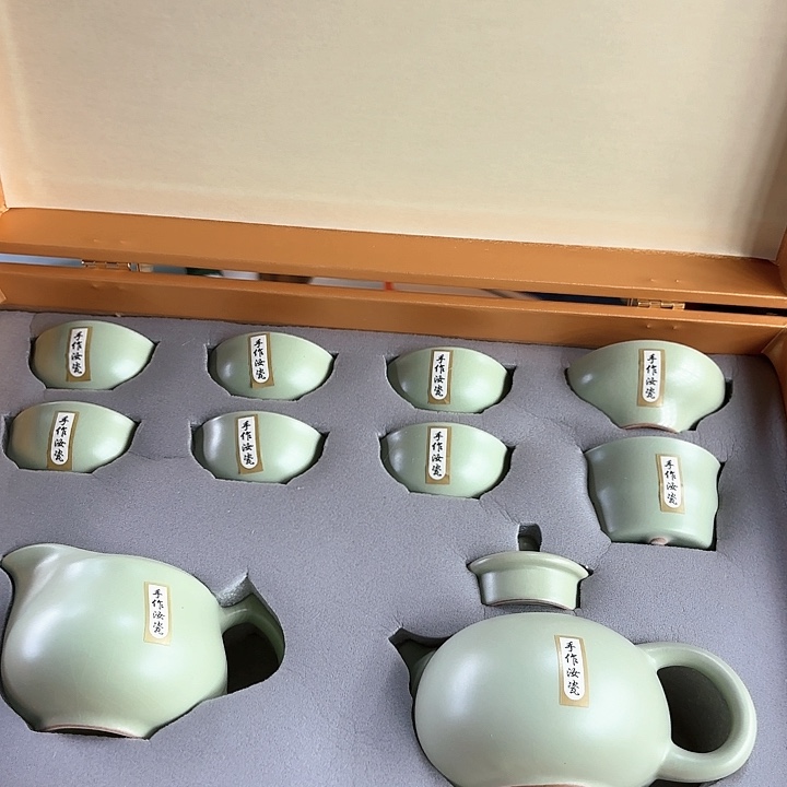 孤品茶具套装等。           