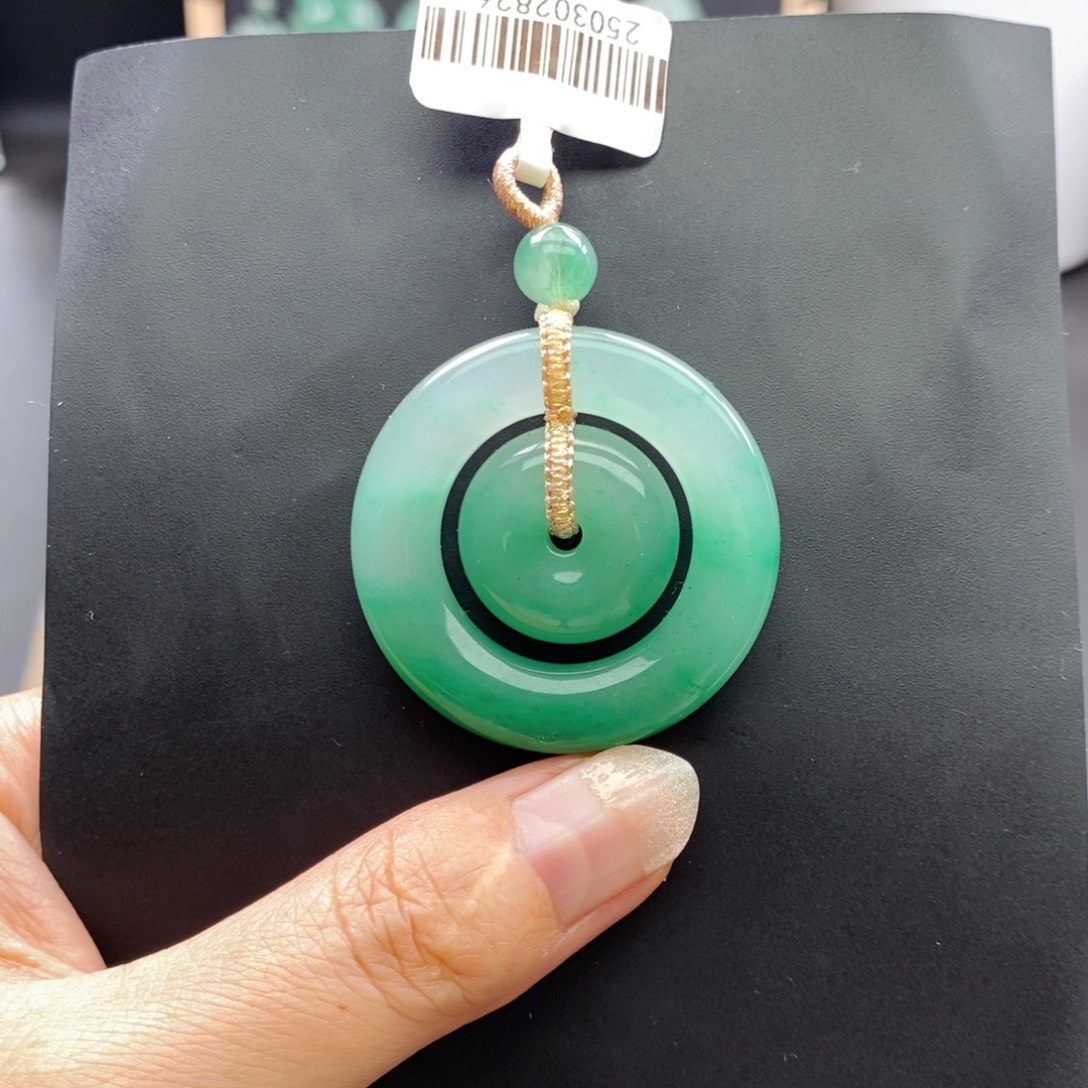 ****蓉石英质玉未镶嵌颈饰