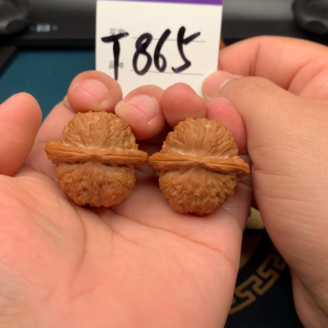 文玩核桃把件36全品血麒麟865