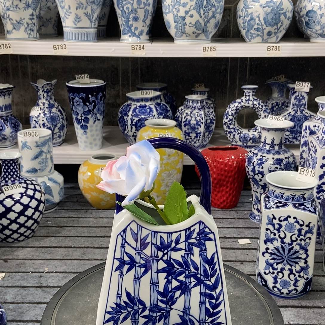 摆件花瓶手绘釉下彩