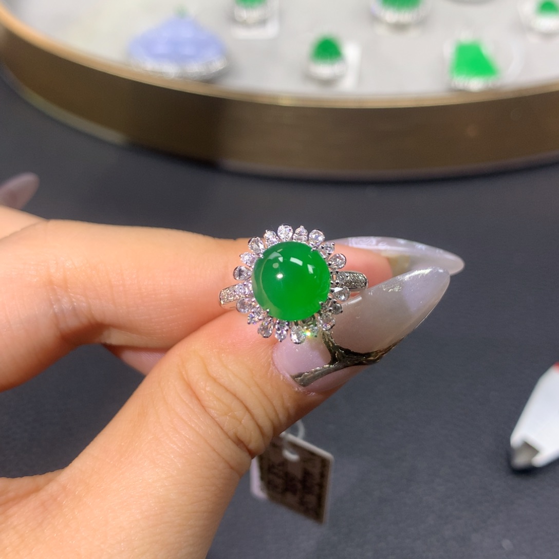 翡翠戒指18K金镶嵌翡翠