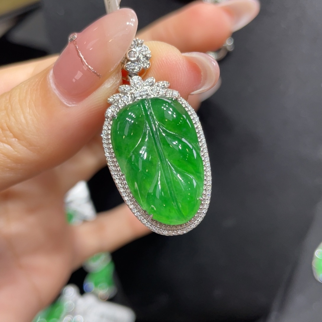 翡翠颈饰18K金镶嵌天然缅甸翡翠a货