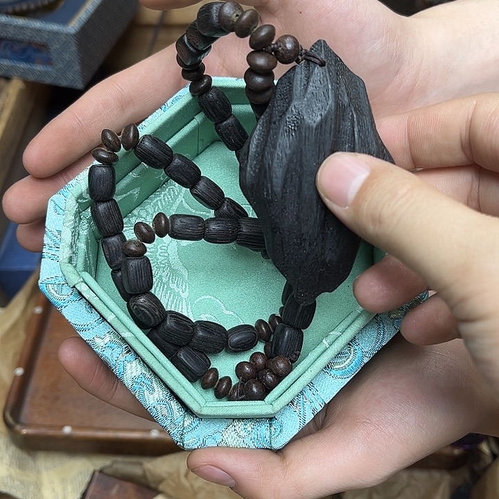 大叶紫檀（黑酸枝木类）