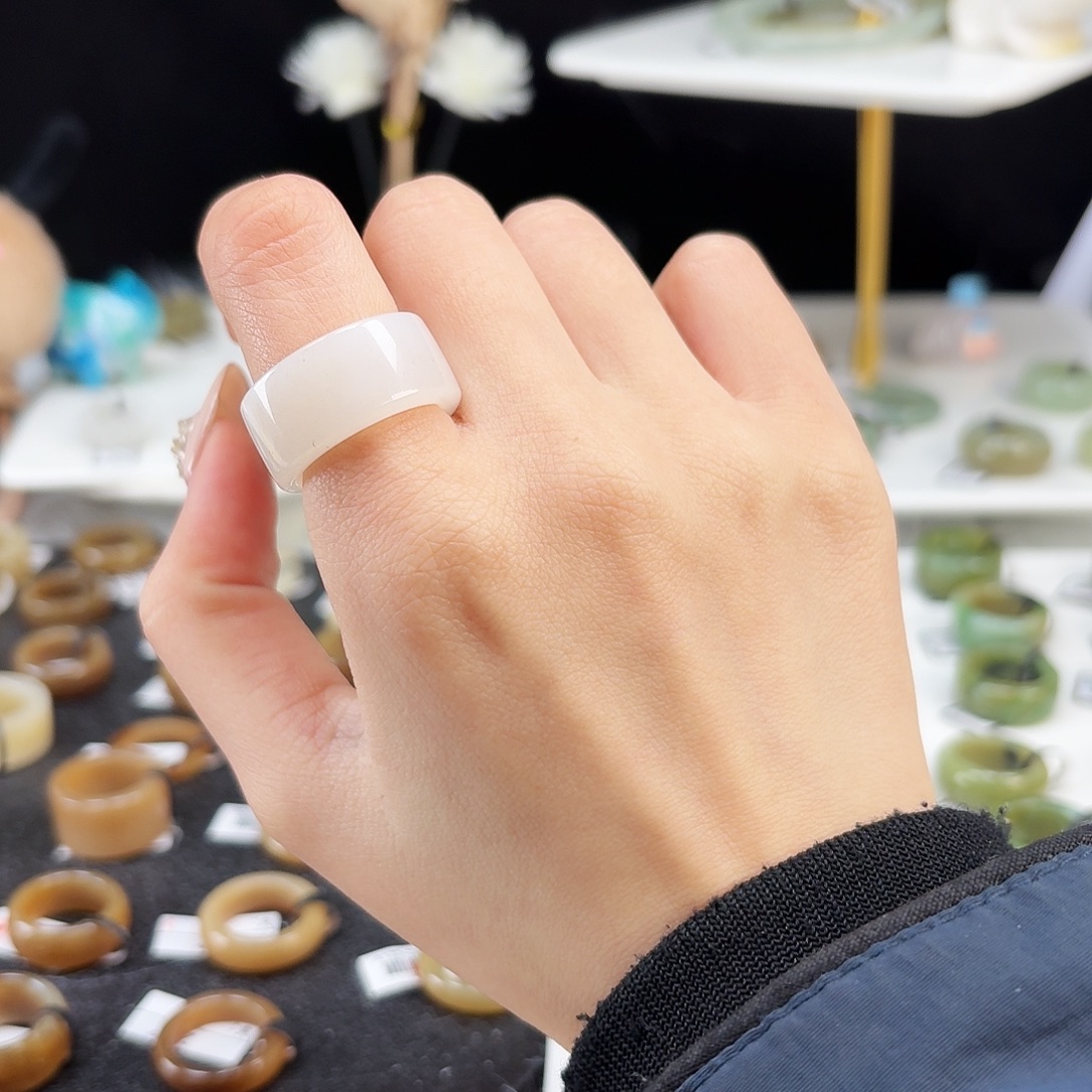 和田玉未镶嵌戒指P23俄白直切17.3不退换