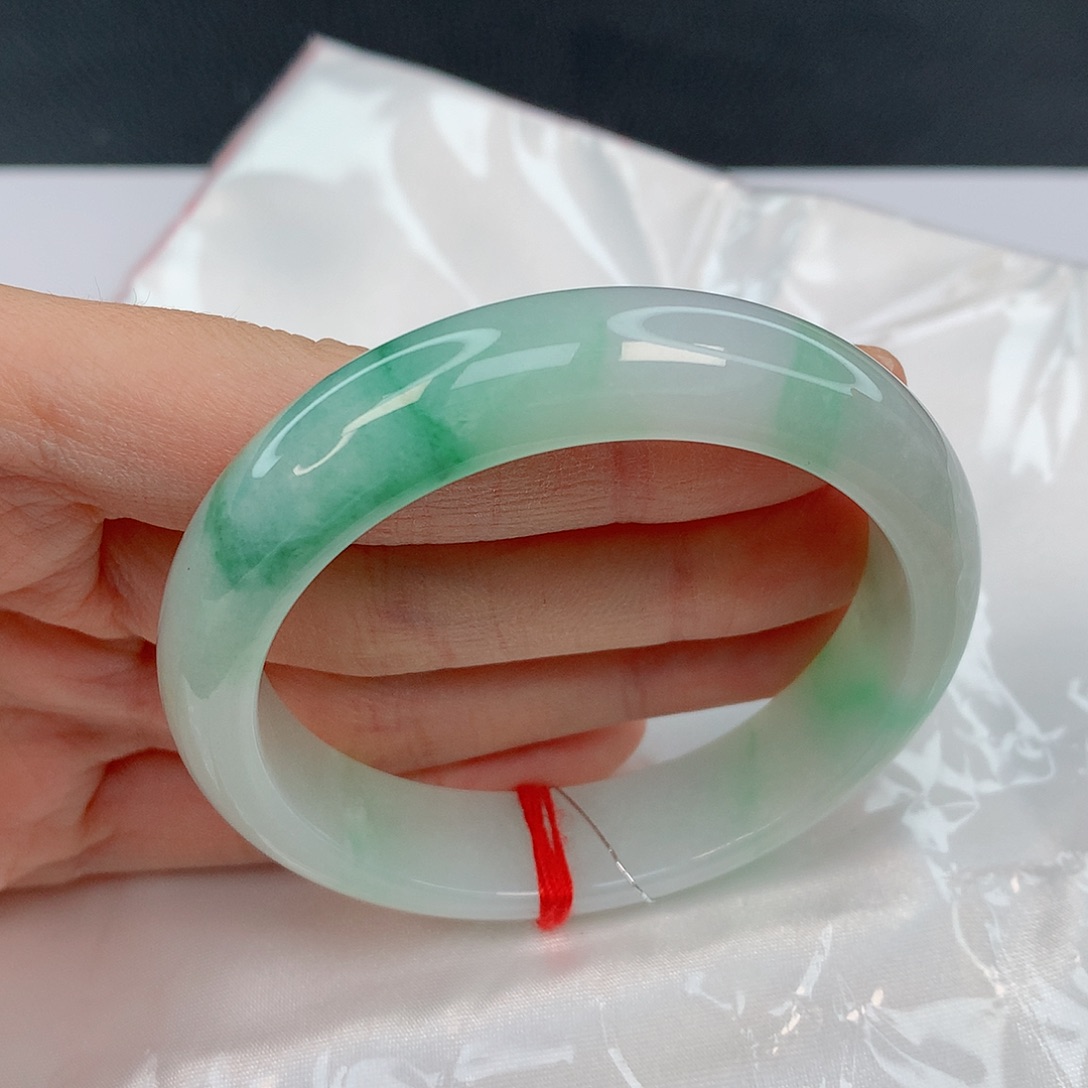 翡翠手镯未镶嵌52.8正圈白底青品相好