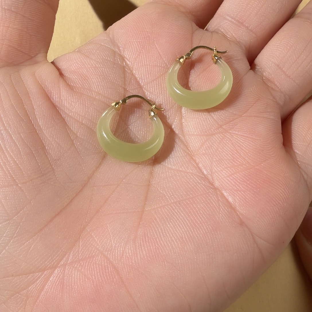 小***熊和田玉18K金镶嵌耳饰
