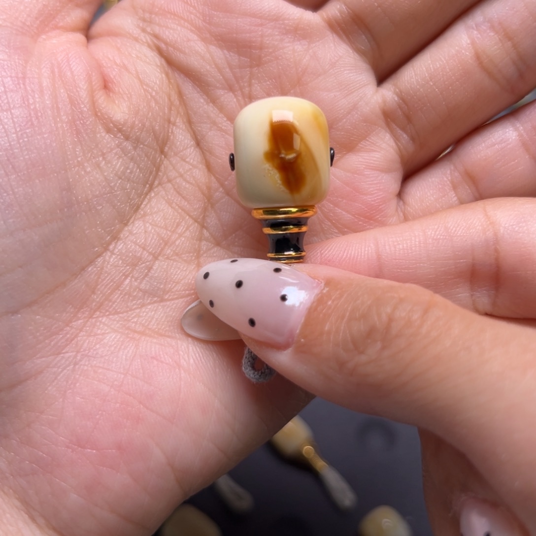 琥珀未镶嵌裸石13.8mm