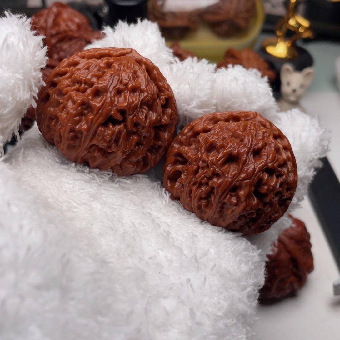 小***伙文玩核桃把件三角球白