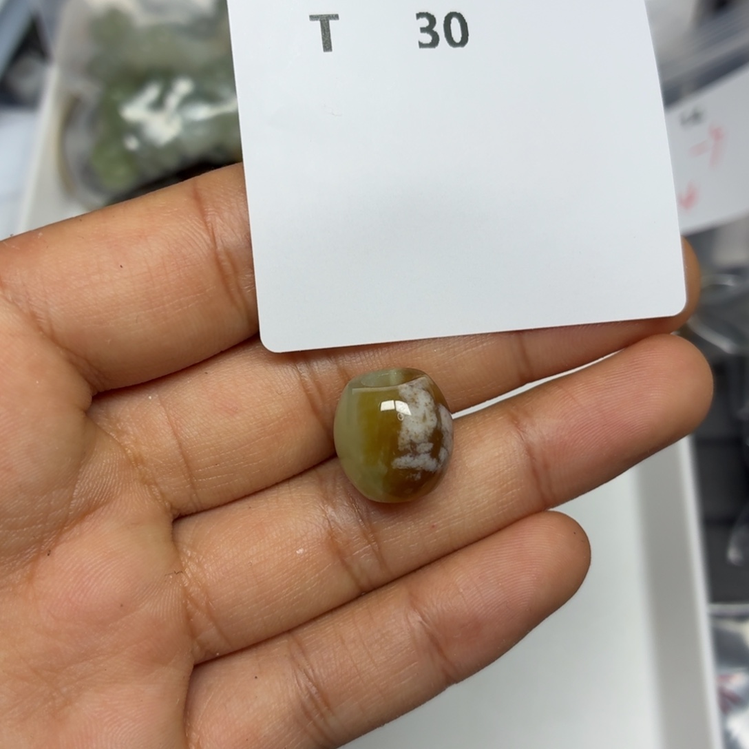 和田玉未镶嵌珠宝半成品T30