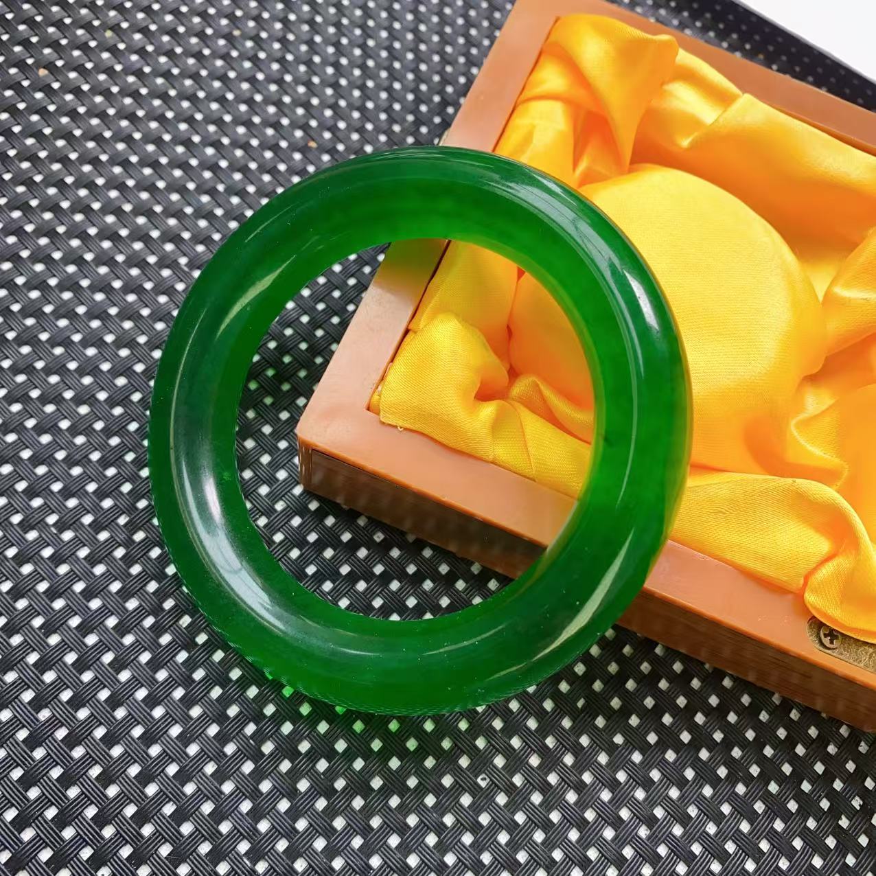 [小石]透绿胖圆条时尚多样性发一个-奇石