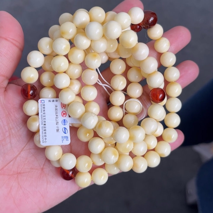 琥珀未镶嵌珠宝奇石M40号8.6+浓蜡多圈