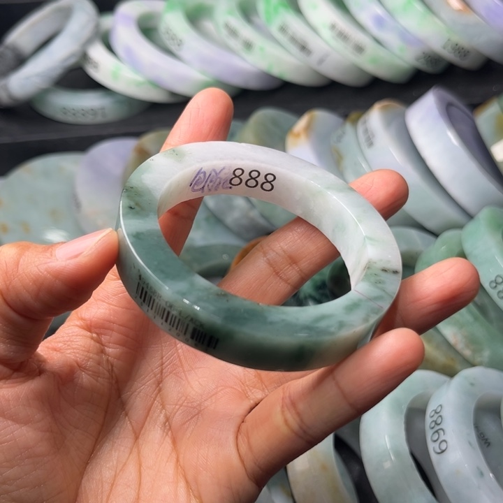 定制翡翠未镶嵌翡翠手镯