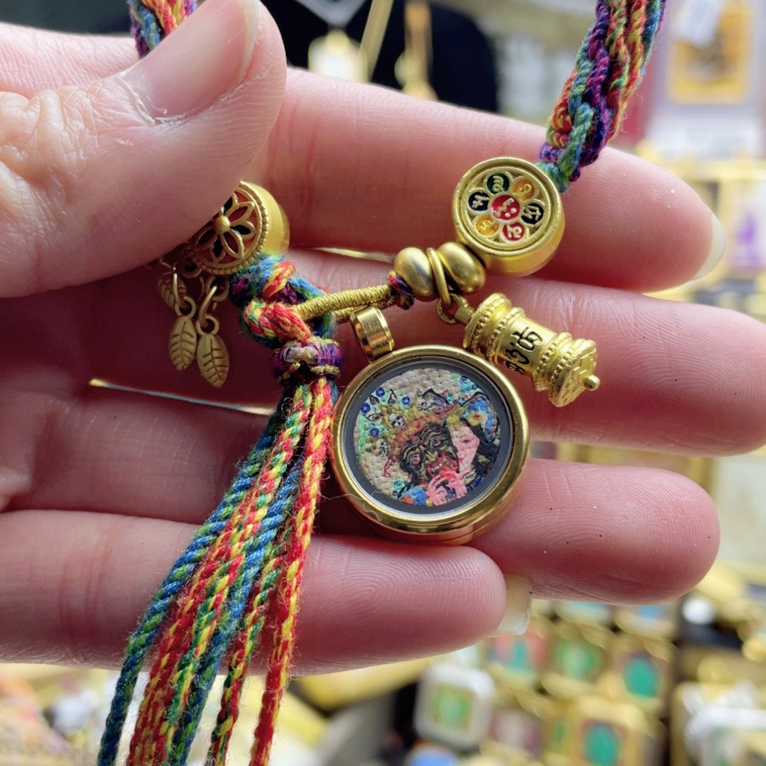 慧***。铜铁合金类唐卡等多种形式的艺术形式