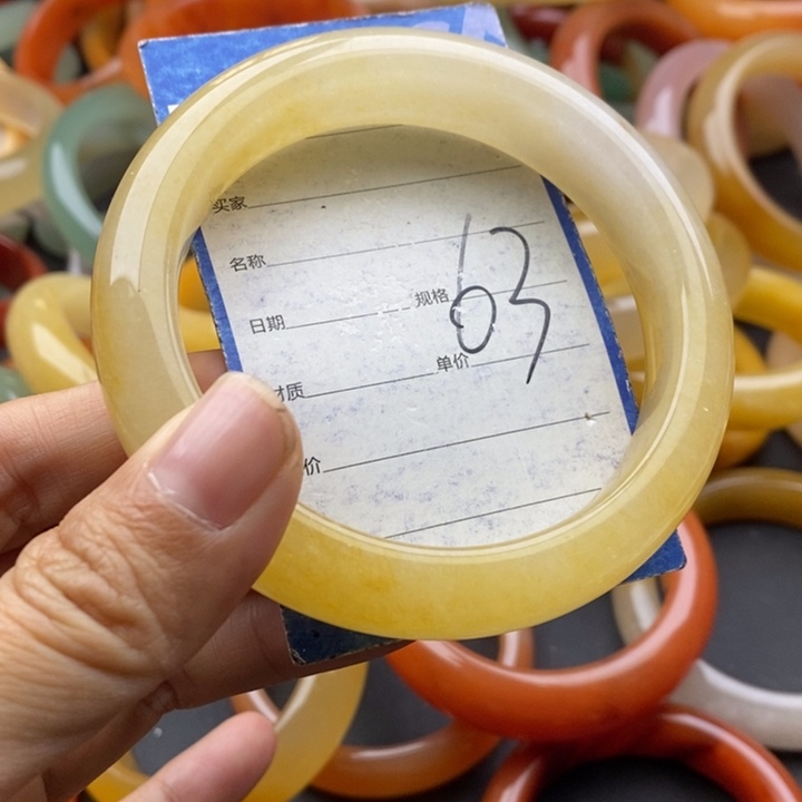 未镶嵌手镯石英质玉