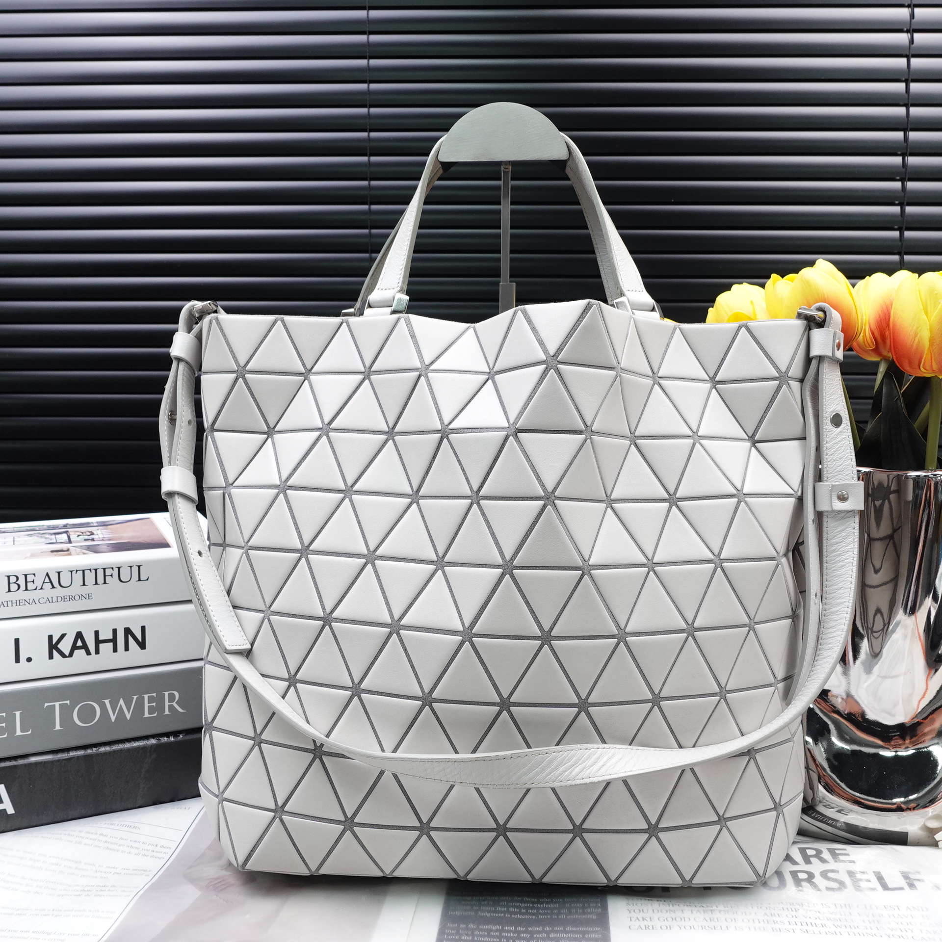 95新 Issey Miyake/三宅一生 单肩包/T20241902