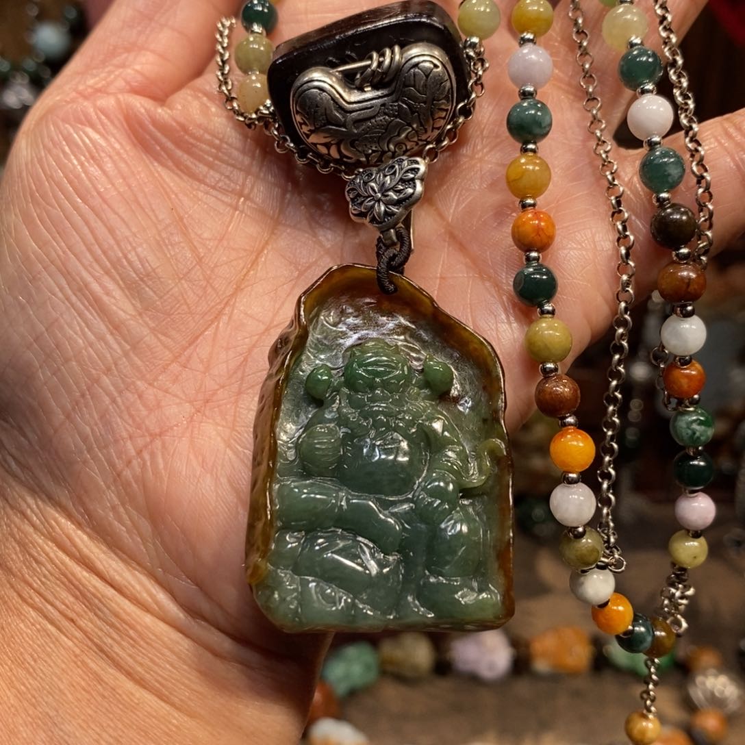 翡翠吊坠(赠链)未镶嵌