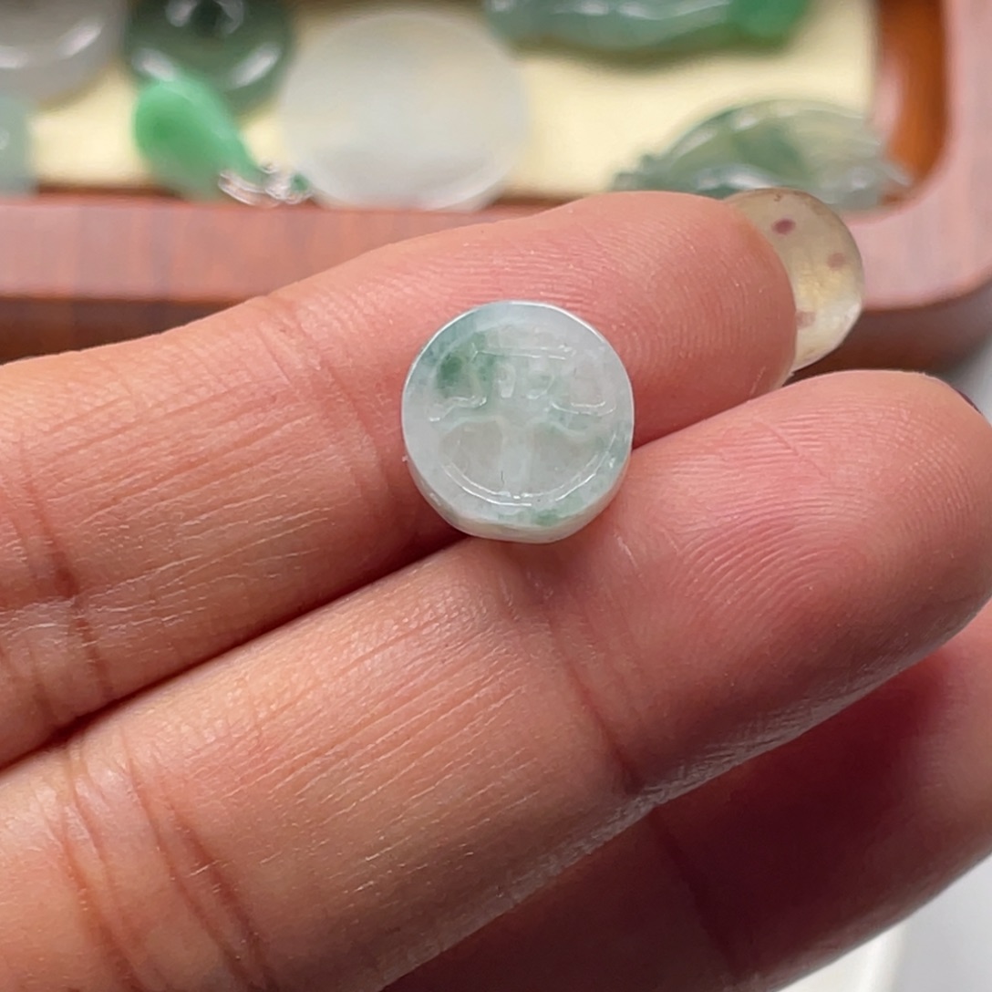 翡翠颈饰未镶嵌66667677